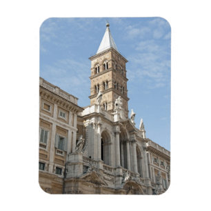 De buitenkant van de kerk Saint Maria Maggiore in  Magneet