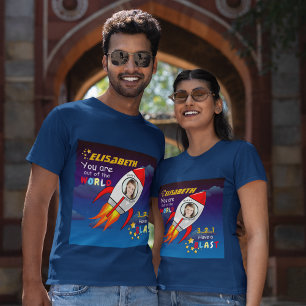 De buitenruimteschakelaar van de ruimtevaart is op t-shirt