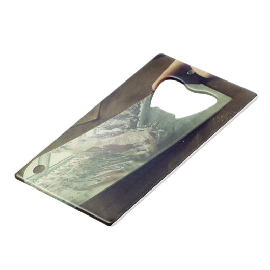 De Butcher. Kredietkaart Flessenopener (Achterkant Gekanteld)