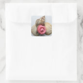 De Camellia en de Shells Vierkante Sticker (Tas)