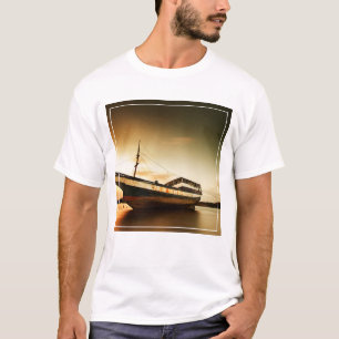De carrosserie van het oude schip   Bali, Indonesi T-shirt