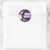 De Cartoon Moon Rocks Ronde Sticker (Tas)