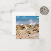 De Correspondance Vagues s'écrasant sur le rivage rocheux mini carte (Devant/Arrière en situation)