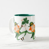 De Dansende Leprechaun Tweekleurige Koffiemok (Voorkant links)