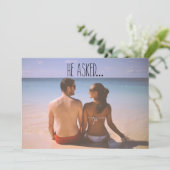 De datumfoto opslaan | Hij vroeg... Save The Date (Staand voorkant)