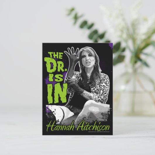 De dokter is er. Briefkaart - Hannah Aitchison (Staand voorkant)