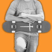 De drie spijkers wit kruis Christelijk Skateboard