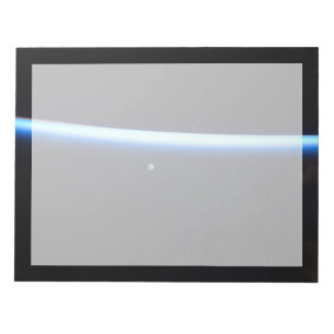 De dunne atmosfeer van de aarde en een gigantische notitieblok