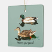 De eenden. Bescherm je vrede Keramisch Ornament (Links)