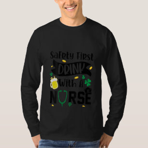 De eerste Drink van de veiligheid van vrouwen met T-shirt