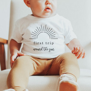 De eerste keer om het Baby shirt van de zon