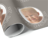 De eerste kerstfoto van de baby: Aangepaste naam e Cadeaupapier (Rol Hoek)
