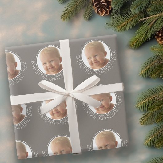 De eerste kerstfoto van de baby: Aangepaste naam e Cadeaupapier