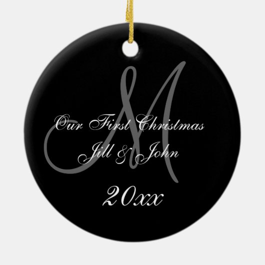 De eerste kerstversiering van een paar | Monogram Keramisch Ornament (Achterkant)