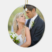 De eerste kerstversiering van een paar | Monogram Keramisch Ornament (Links)