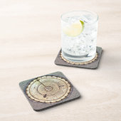 De eerste lentegedreven klok met druk, uitzicht va drankjes onderzetter (Rechterzijde)