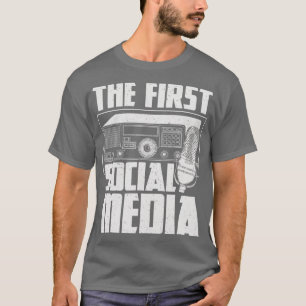 De eerste radio van de sociale media-amateurradio  t-shirt