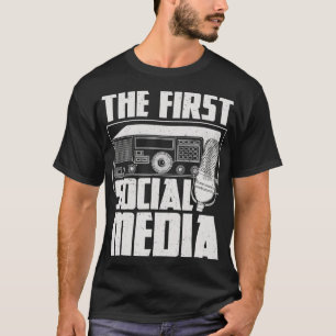 De eerste radio van de sociale media-amateurradio t-shirt