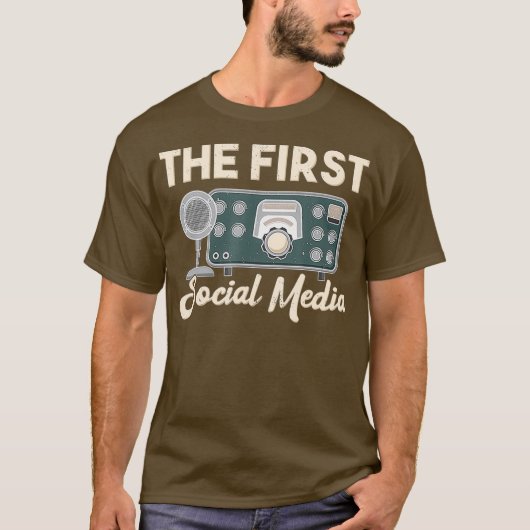 De eerste sociale media Funny Retro Ham Radio Pap T-shirt (Voorkant)