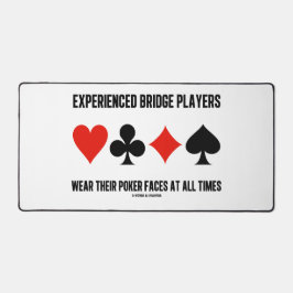 De ervaren spelers van de Brug Draag hun pokergezi Bureaumat