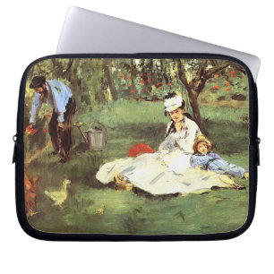 De familie Monet in hun tuin Edouard Manet Laptop Sleeve