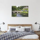 de forelstroom in het dorp Bibury, Canvas Afdruk (Insitu (Slaapkamer))