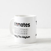 De gedetineerden lopen het asielstelsel koffiemok (Voorkant links)