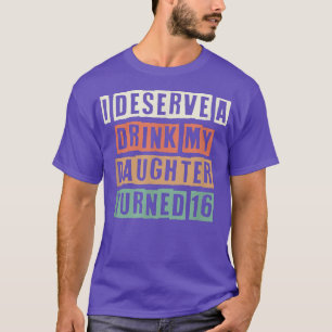 De gekleurde Retro Funny die ik een Drink van mijn T-shirt