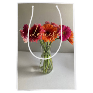 De gelukkige Gerbera Kleurrijke Bloem +Custom Naam Medium Cadeauzakje