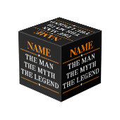 De gepersonaliseerde naam van het Man de mythe de Kubus (Achter hoekig)