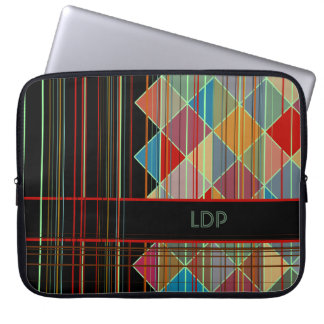 De gestreepte Vormen van de Driehoek met Initialen Laptop Sleeve