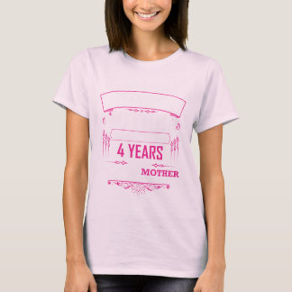 De Geweldige moeder viert vier jaar het beste. T-shirt