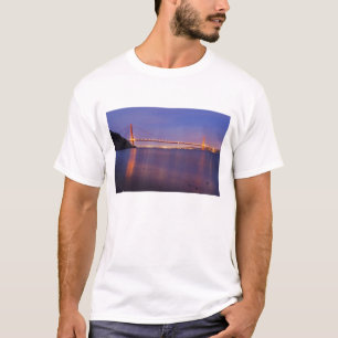 De Golden Gate Bridge bij schemering vanuit Kirby T-shirt
