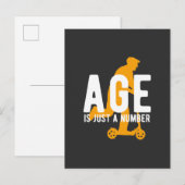 De grappige jaarleeftijd is gewoon een nummerlette aankondigingskaart (Voorkant / Achterkant)