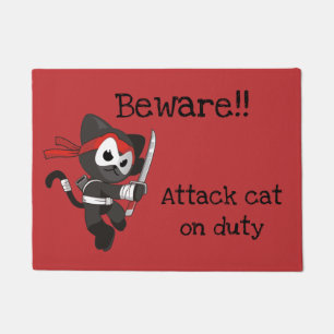 De grappige Rode en Zwarte Kat van de Aanval Deurmat