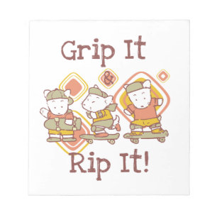 De greep het en scheurt het die met een skateboard notitieblok