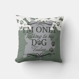 De grijze hond kussen