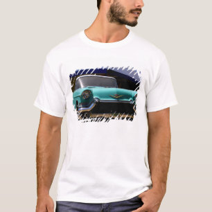 De groene Cadillac cabriolet van Elvis Presley in T-shirt