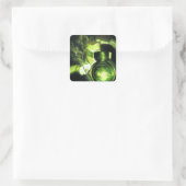 De groene lantaarn vasthouden vierkante sticker (Tas)