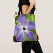 De grotere periwinkle over de Canvas tas van de Dr (Dichtbij)