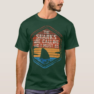 De haaien roepen en ik moet gaan Sunset Shark T-shirt