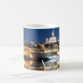 De haven van Valletta in de stad 's nachts Koffiemok (Center)