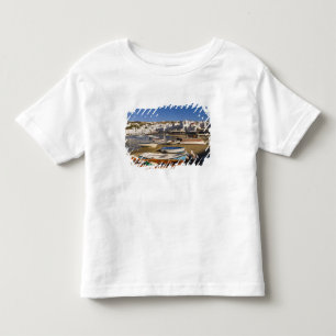 De havenstad met kleurrijke vissersboten kinder shirts