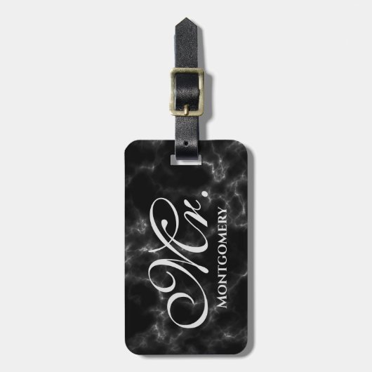 de heer Black Marble Script Monogrammed Name Bagagelabel (Voorkant verticaal)