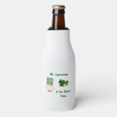 De heer Leprechaun in de klap op een Flesjeskoeler (Fles Voorkant)