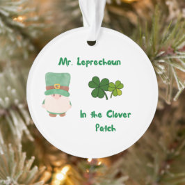 De heer Leprechaun in de klap op een Ornament