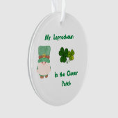 De heer Leprechaun in de klap op een Ornament (voorkant)