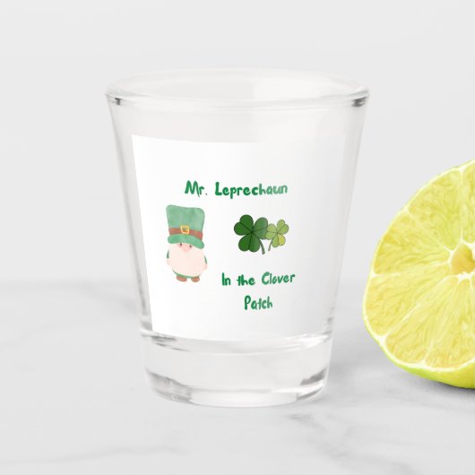 De heer Leprechaun in de klap op een Shot Glas (Voorkant)