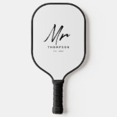 De heer Modern Zwart Wit Minimalistisch Schrift Pickleball Paddle (Achterkant)