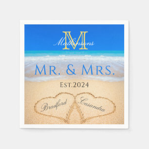 de heer Mrs Beach Wedding Hearts in Sand Monogram Servet